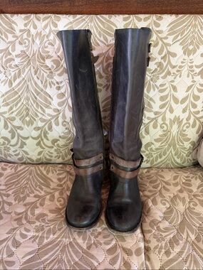 Free bird by Steven “Clive” Size 10